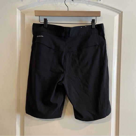 Columbia Omni Shield Advanced Repellency Women’s Black Hiking Cargo Shorts Sz 10 - Picture 2 of 7